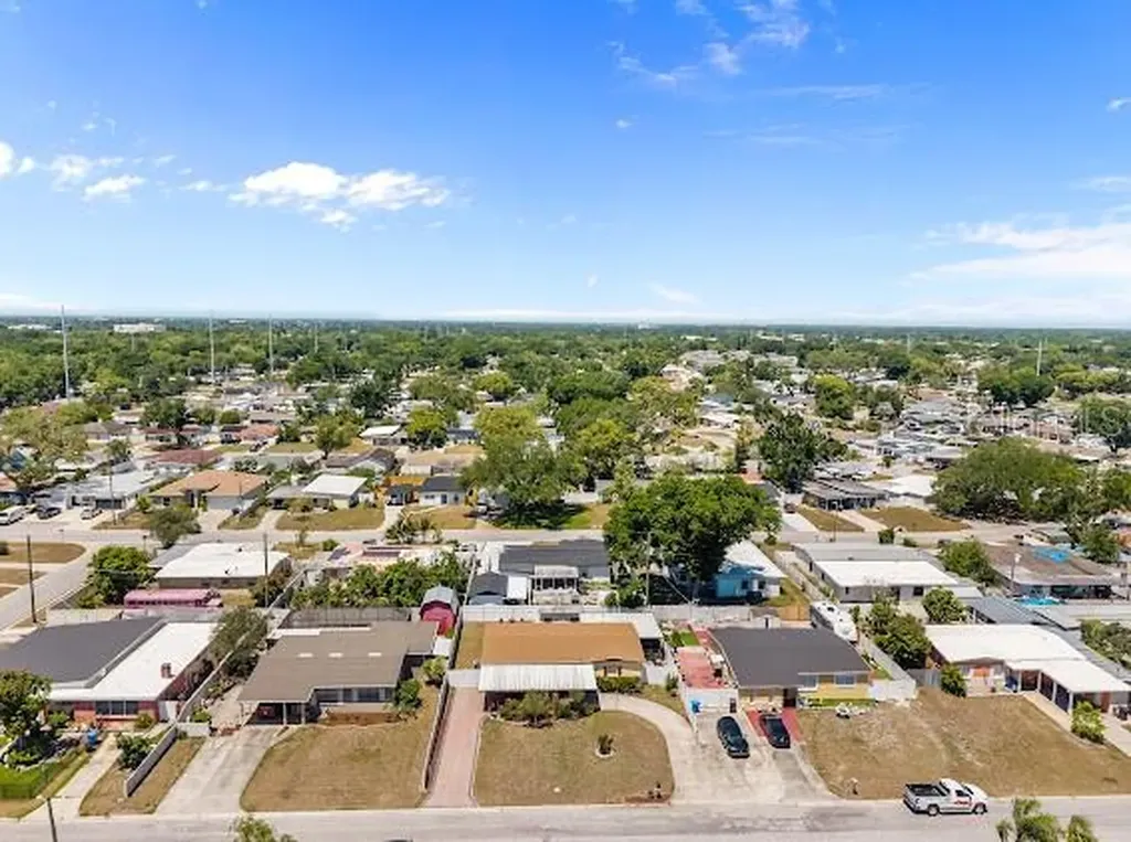 7806 N Gomez Avenue Tampa FL 33614