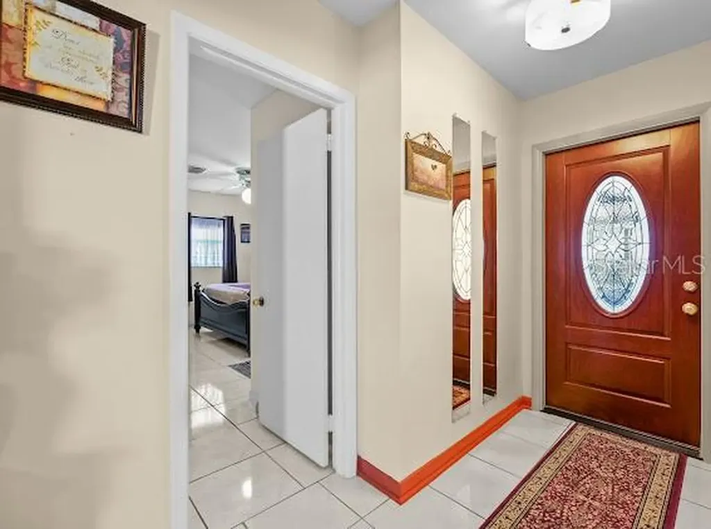 7806 N Gomez Avenue Tampa FL 33614