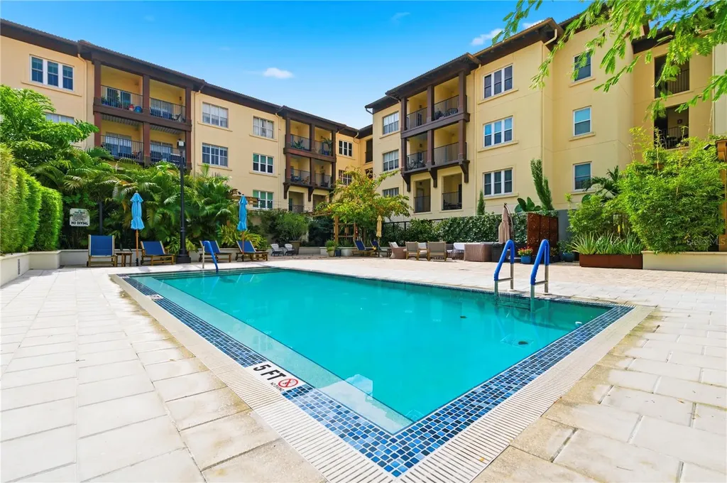 200 4th Avenue S St Petersburg FL 33701