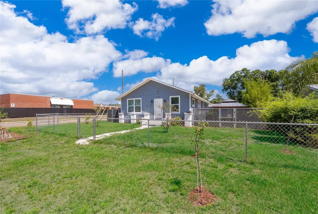 702 E Gilchrist Street Plant City FL 33563