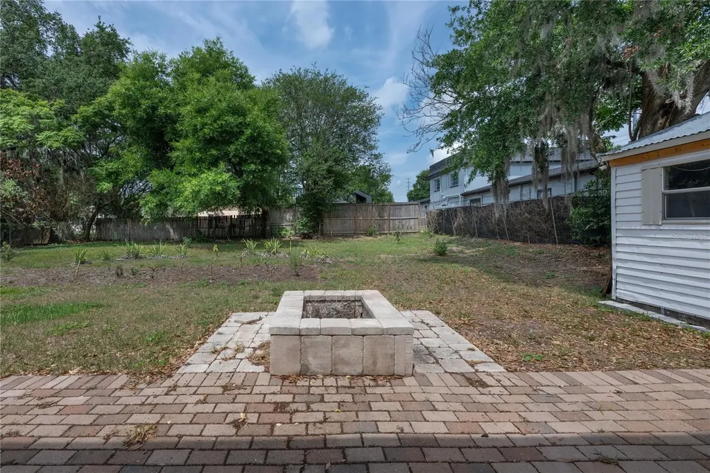 2702 S Shine Avenue Orlando FL 32806