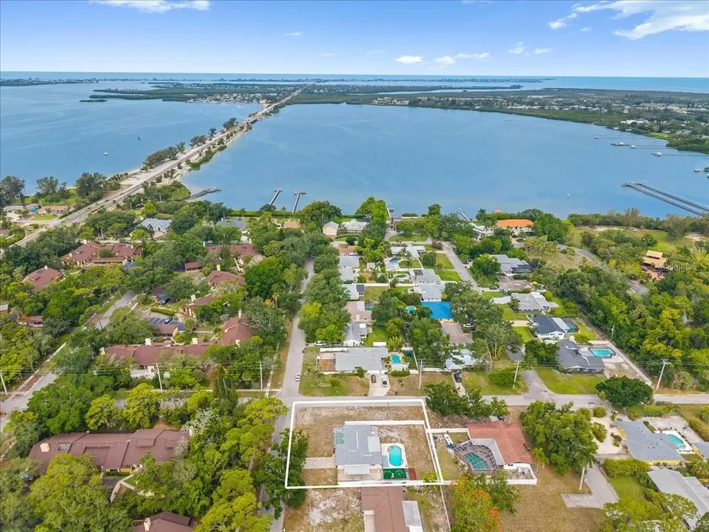 7816 3rd Avenue W Bradenton FL 34209