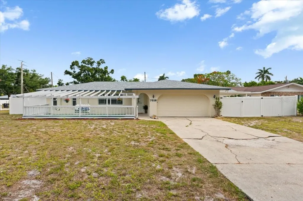 7816 3rd Avenue W Bradenton FL 34209