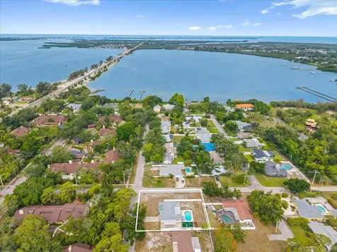 7816 3rd Avenue W Bradenton FL 34209