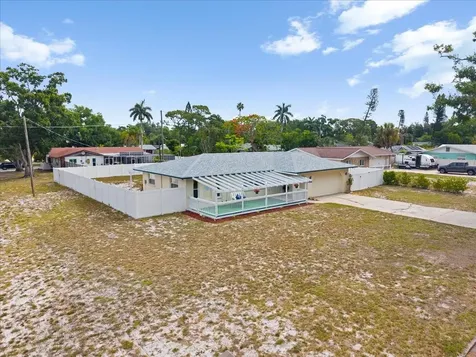 7816 3rd Avenue W Bradenton FL 34209