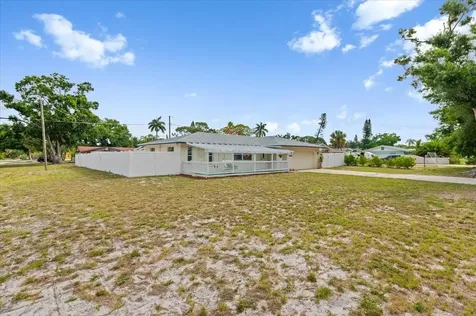7816 3rd Avenue W Bradenton FL 34209