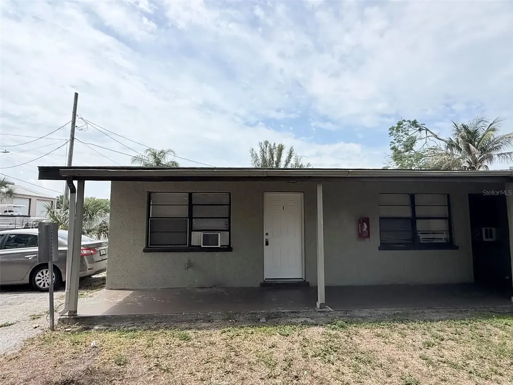 2404 10th Street W Bradenton FL 34205