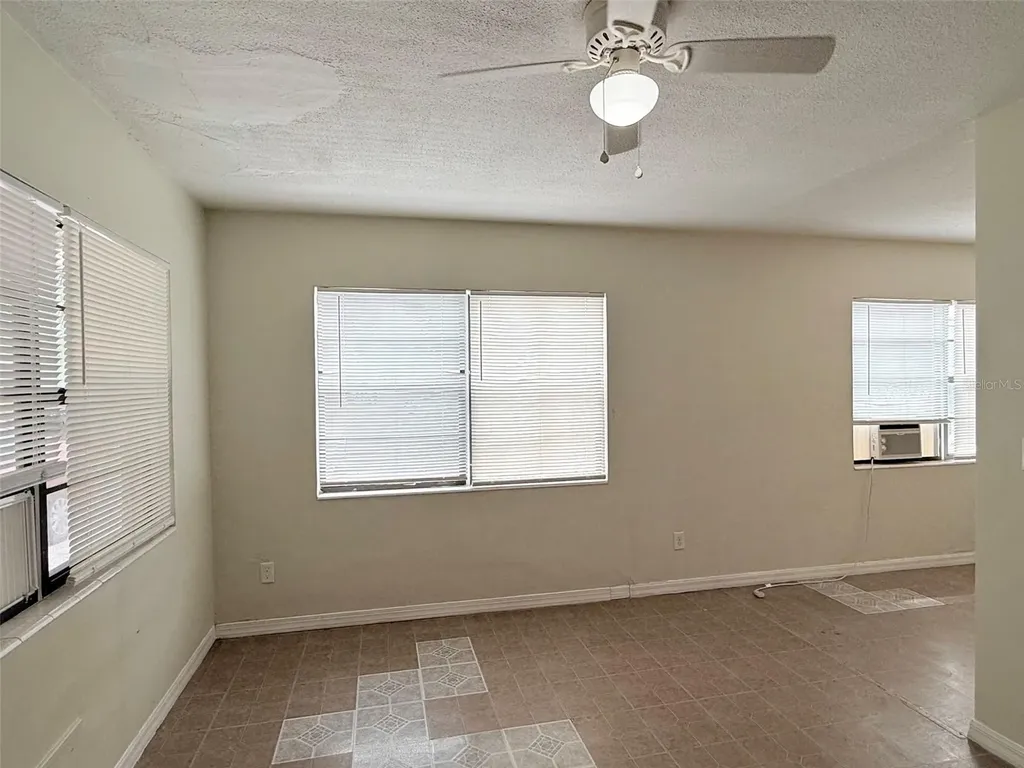 2404 10th Street W Bradenton FL 34205