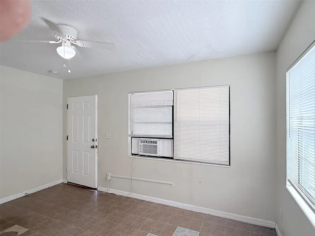 2404 10th Street W Bradenton FL 34205