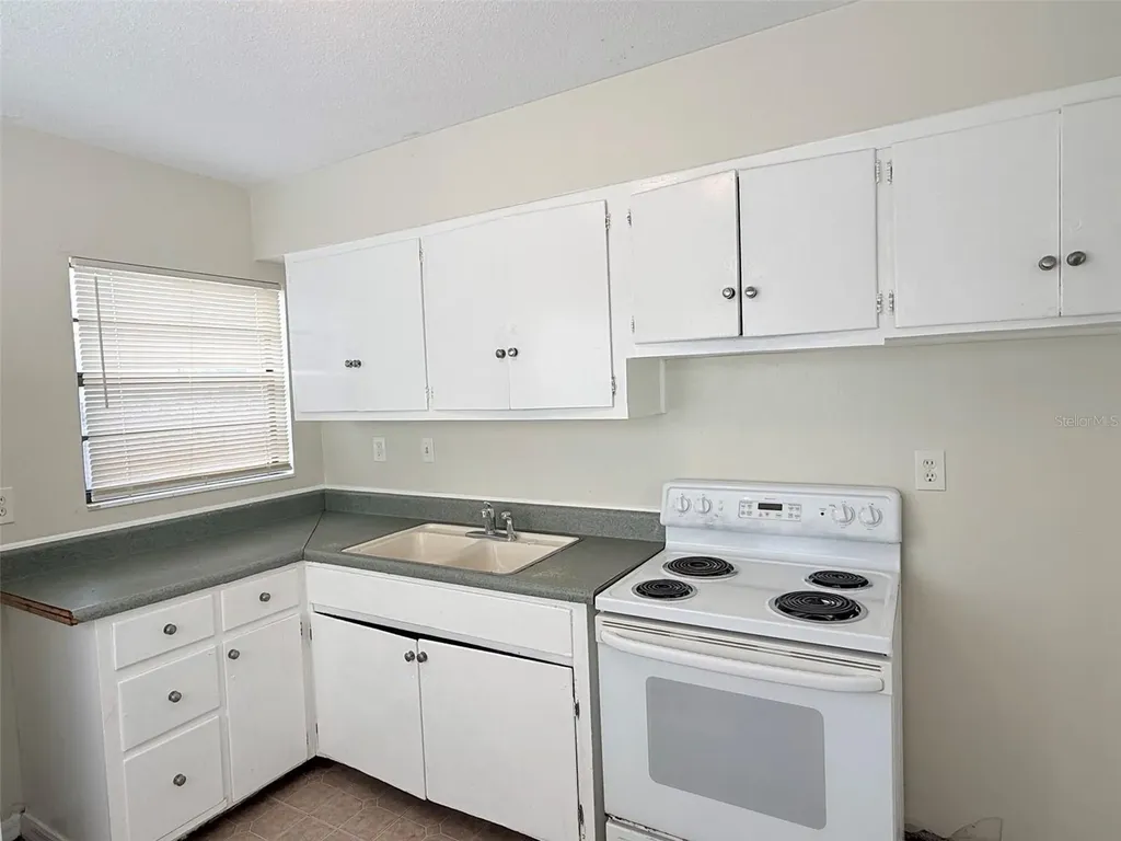 2404 10th Street W Bradenton FL 34205