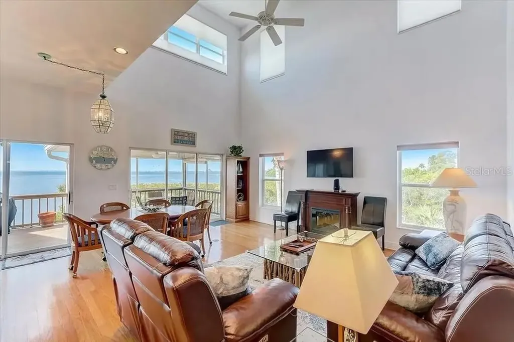 2424 Bay Drive Bradenton FL 34207