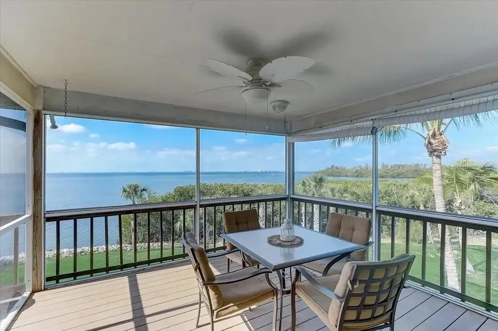 2424 Bay Drive Bradenton FL 34207