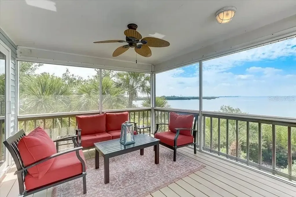 2424 Bay Drive Bradenton FL 34207