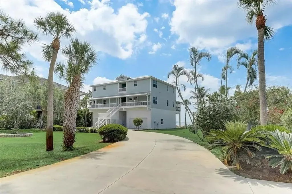 2424 Bay Drive Bradenton FL 34207