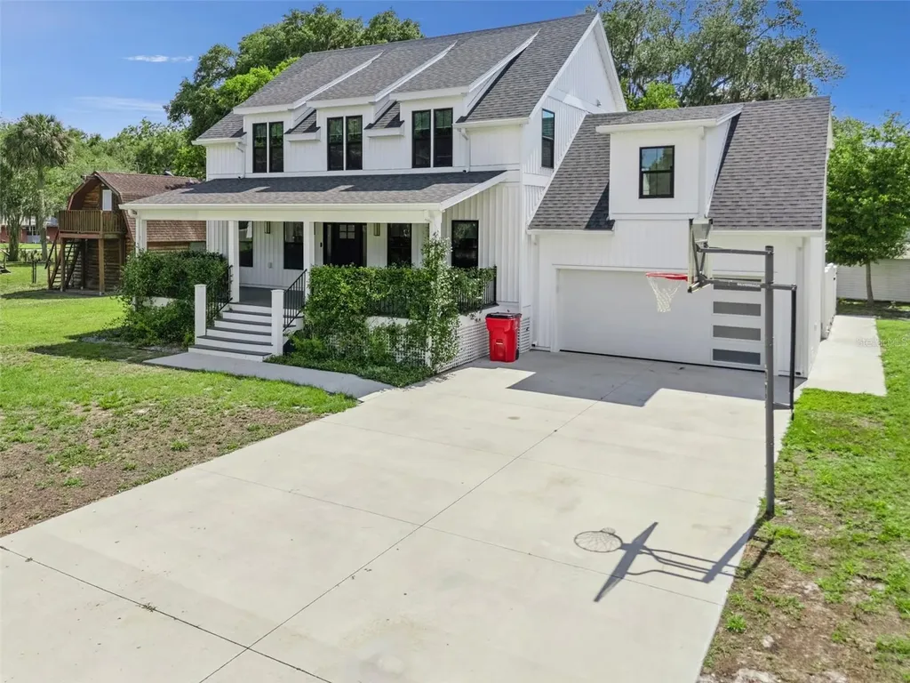 4777 Cr 306a Lake Panasoffkee FL 33538