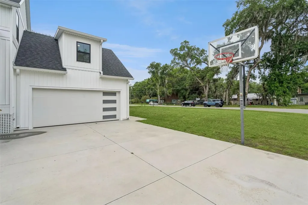 4777 Cr 306a Lake Panasoffkee FL 33538