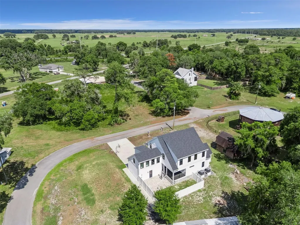 4777 Cr 306a Lake Panasoffkee FL 33538