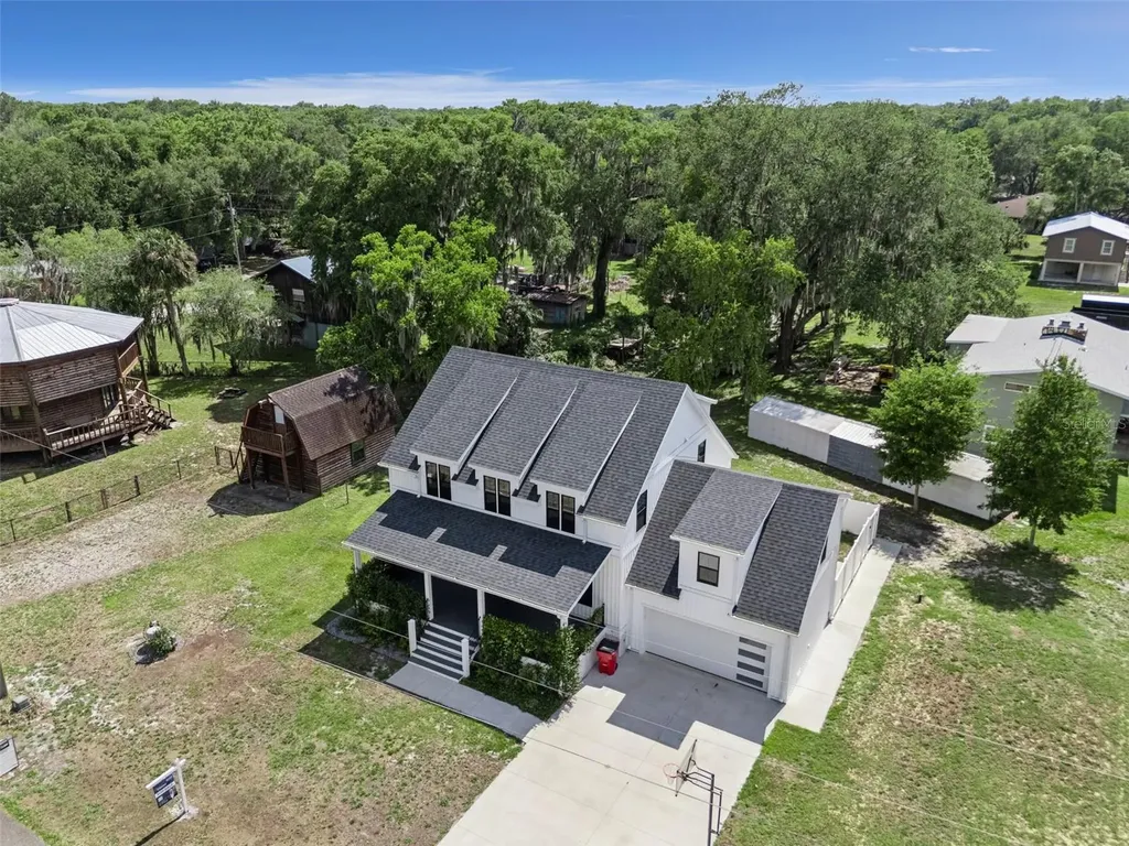 4777 Cr 306a Lake Panasoffkee FL 33538