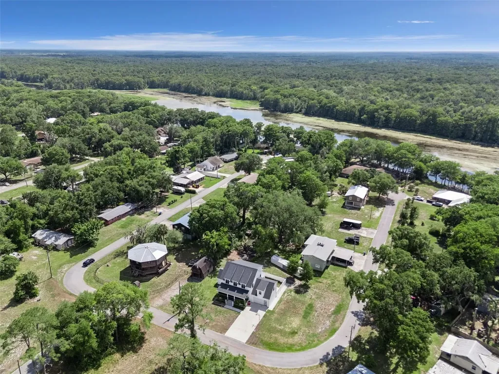 4777 Cr 306a Lake Panasoffkee FL 33538