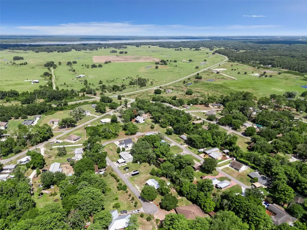 4777 Cr 306a Lake Panasoffkee FL 33538