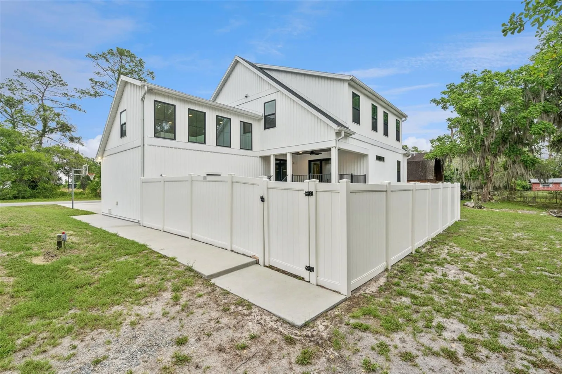 4777 Cr 306a Lake Panasoffkee FL 33538
