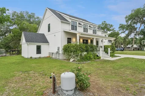 4777 Cr 306a Lake Panasoffkee FL 33538