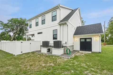 4777 Cr 306a Lake Panasoffkee FL 33538