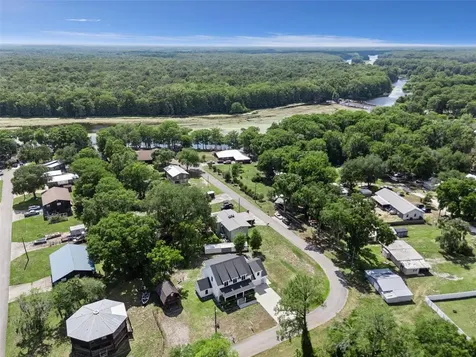 4777 Cr 306a Lake Panasoffkee FL 33538