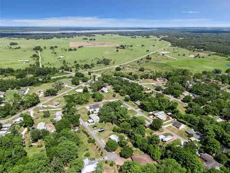 4777 Cr 306a Lake Panasoffkee FL 33538