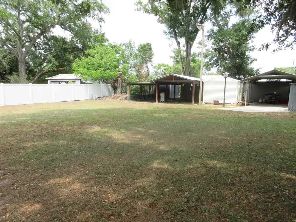 902 N Crystal Terrace Plant City FL 33563
