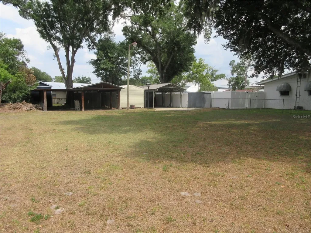 902 N Crystal Terrace Plant City FL 33563