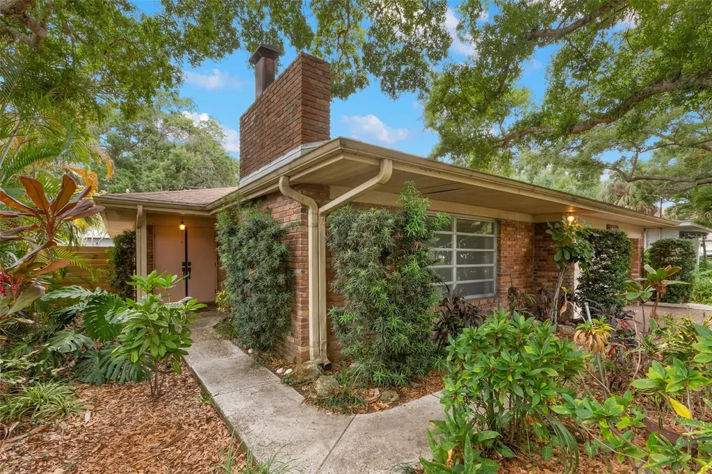 2616 Toronto Tampa FL 33629