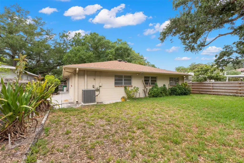 2616 Toronto Tampa FL 33629