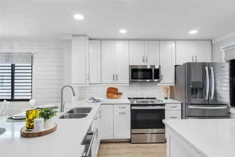 1804 Mariner Drive Tarpon Springs FL 34689