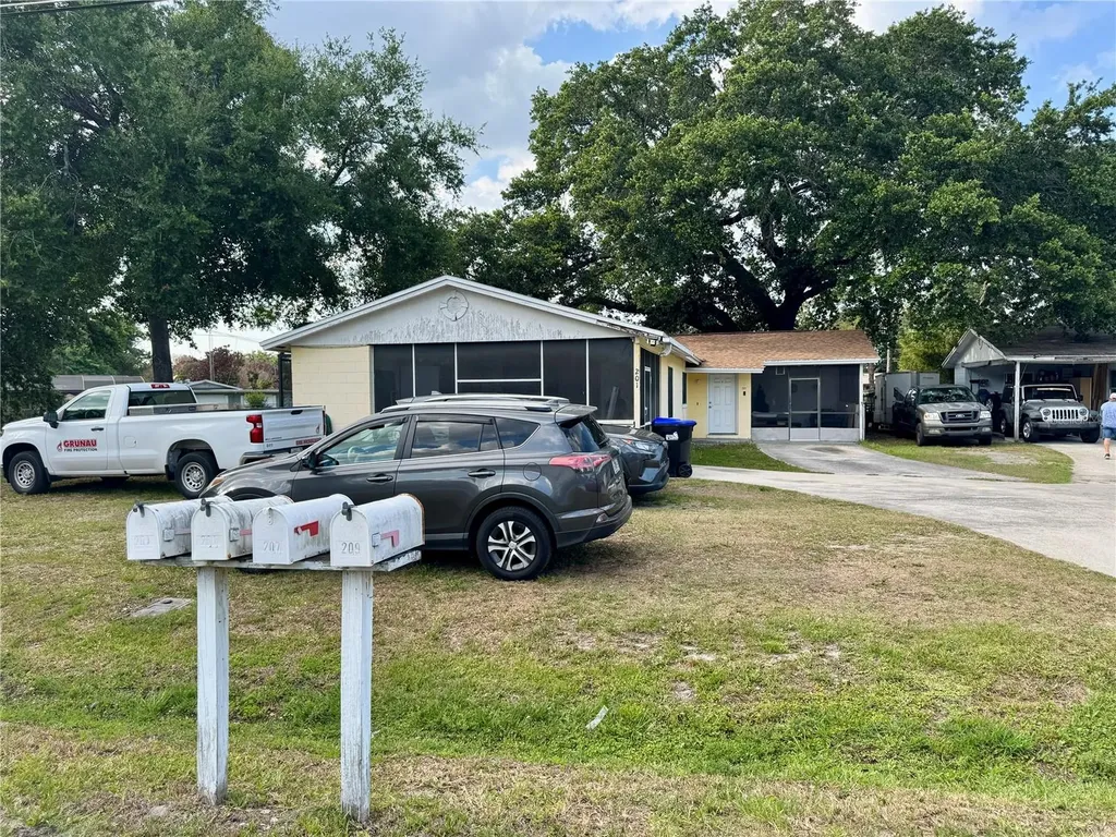 201 E Buchanon Avenue Orlando FL 32809