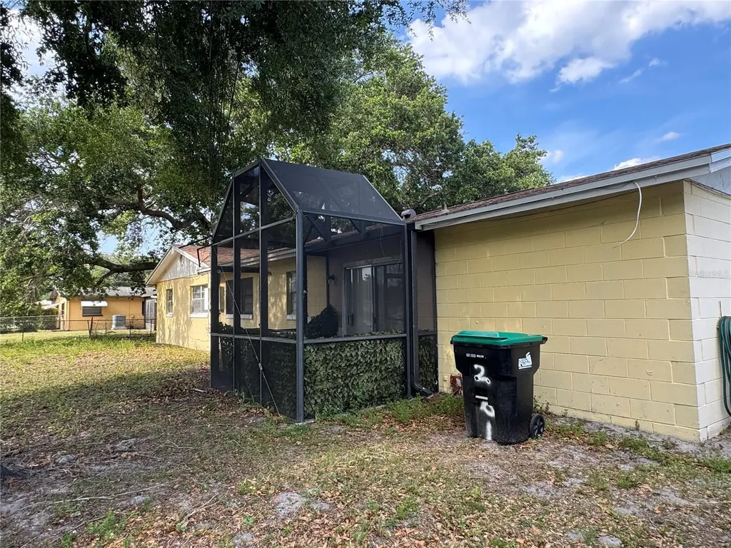 201 E Buchanon Avenue Orlando FL 32809