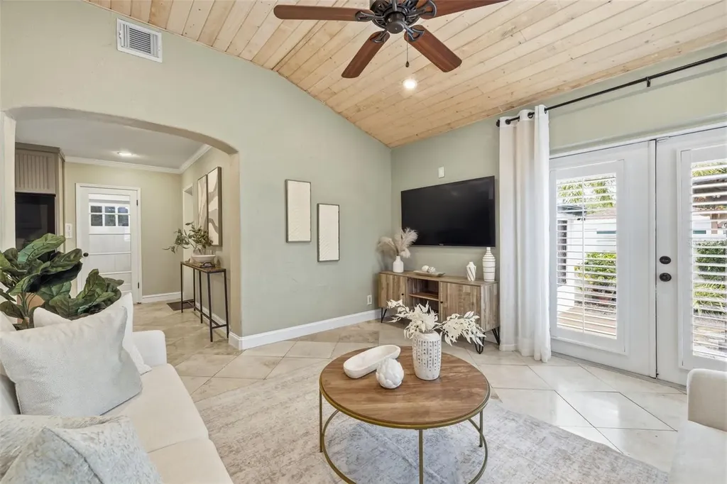 101 26th Avenue NE St Petersburg FL 33704