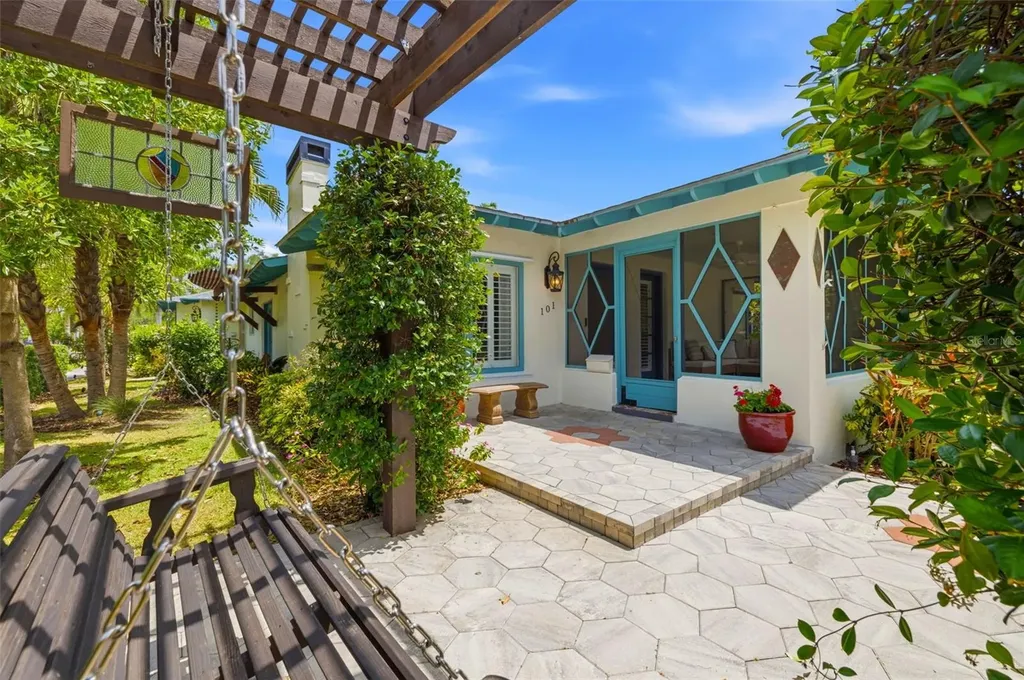 101 26th Avenue NE St Petersburg FL 33704