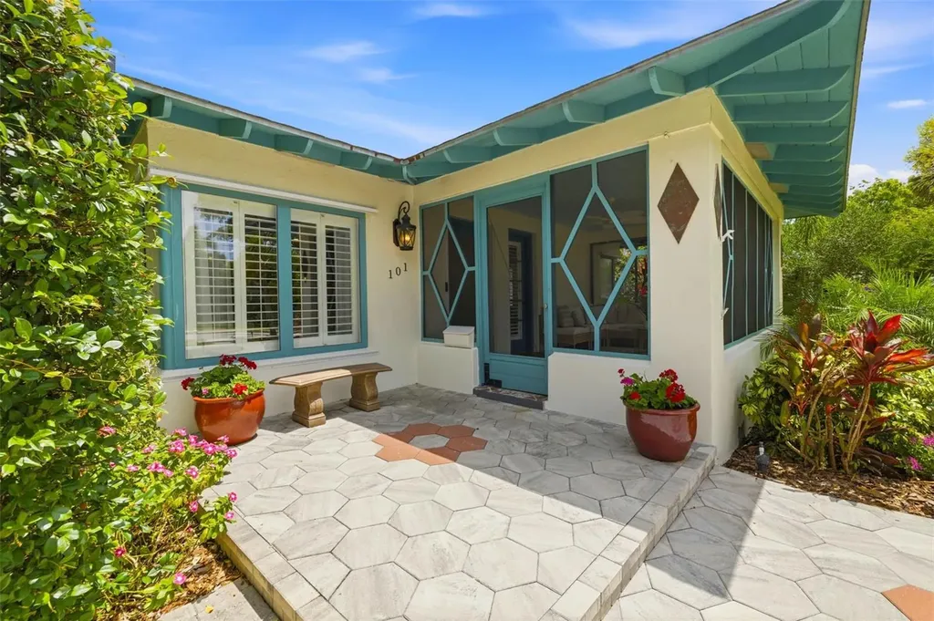101 26th Avenue NE St Petersburg FL 33704