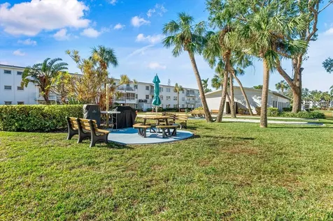 2326 Canal Drive Bradenton FL 34207