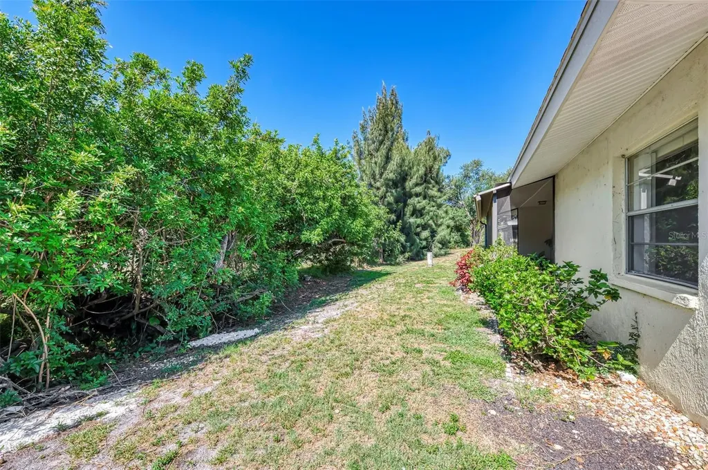 3360 Ramblewood Drive S Sarasota FL 34237