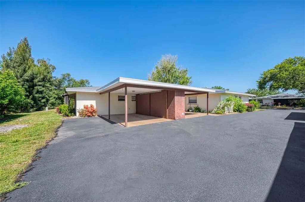 3360 Ramblewood Drive S Sarasota FL 34237