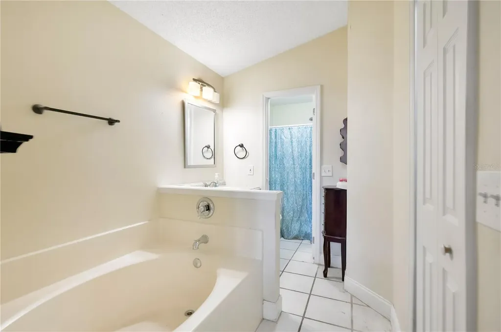 4217 Iveyglen Avenue Orlando FL 32826