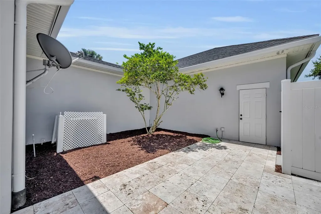 1882 Meeting Place Orlando FL 32814