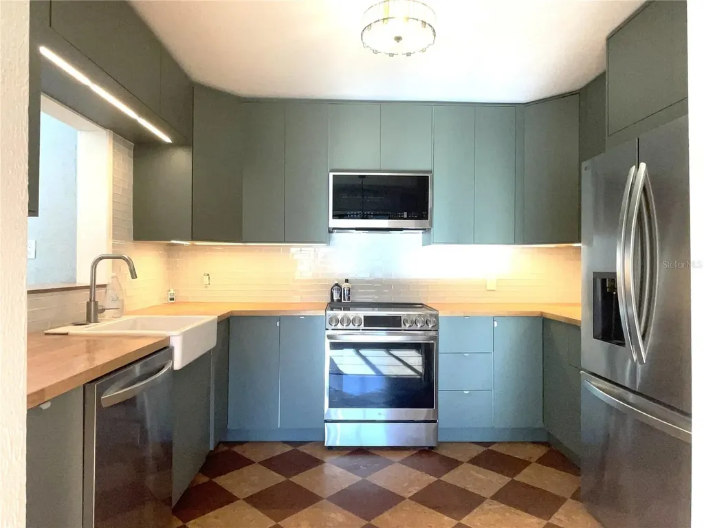 1155 53rd Avenue N St Petersburg FL 33703