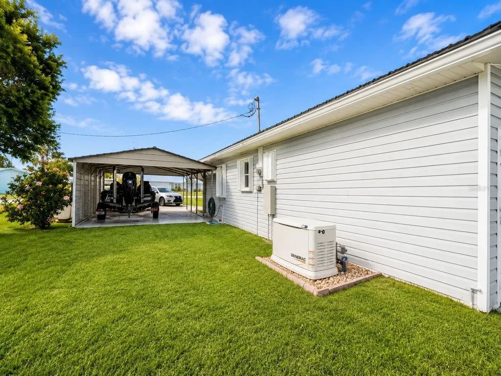 1205 Lisa Lane Okeechobee FL 34974