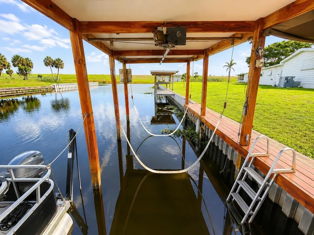 1205 Lisa Lane Okeechobee FL 34974