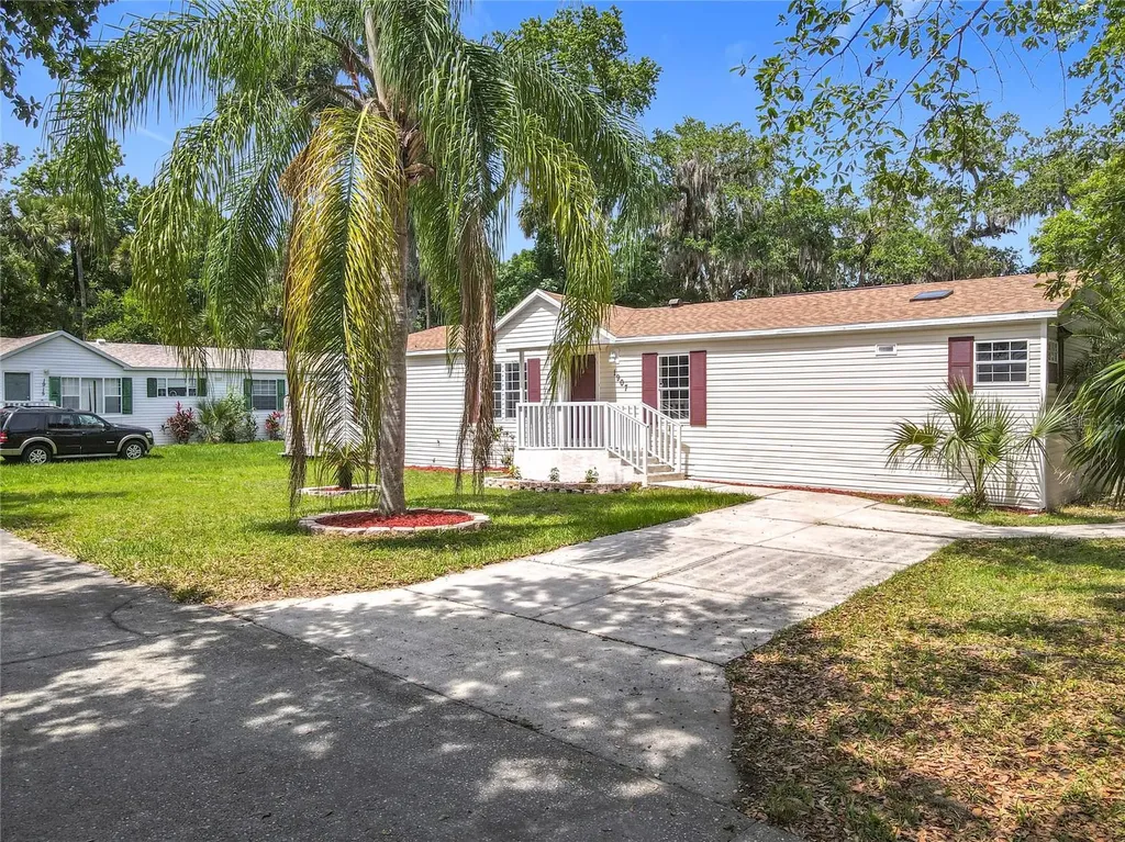 1907 Madre Street New Smyrna Beach FL 32168