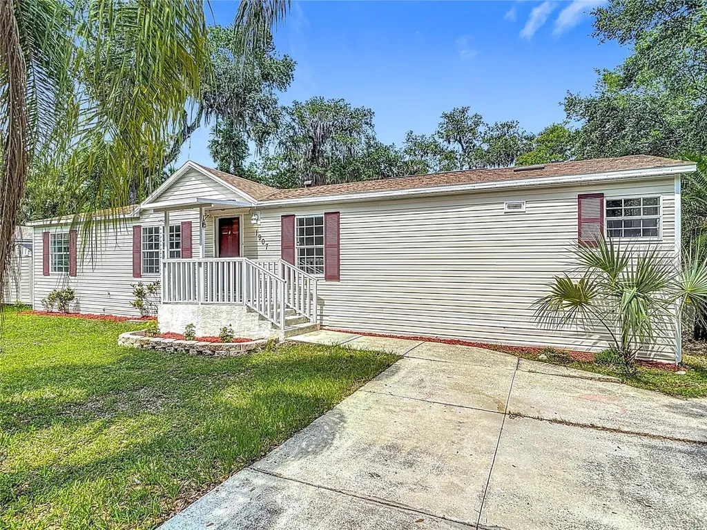 1907 Madre Street New Smyrna Beach FL 32168