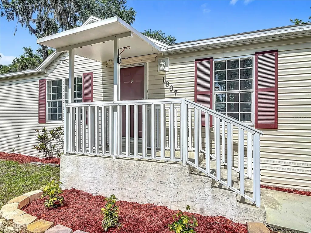 1907 Madre Street New Smyrna Beach FL 32168